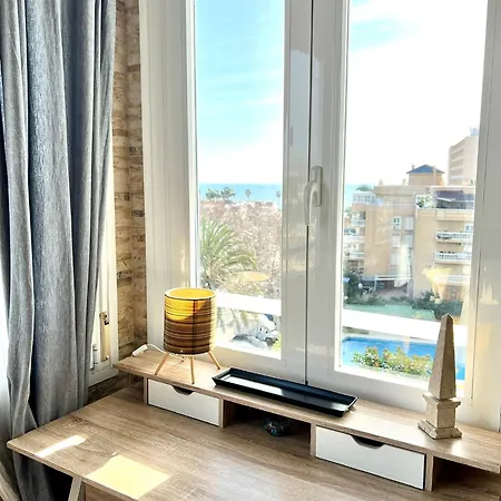Espectacular Junto Al Mar, Con Piscina En * Malaga